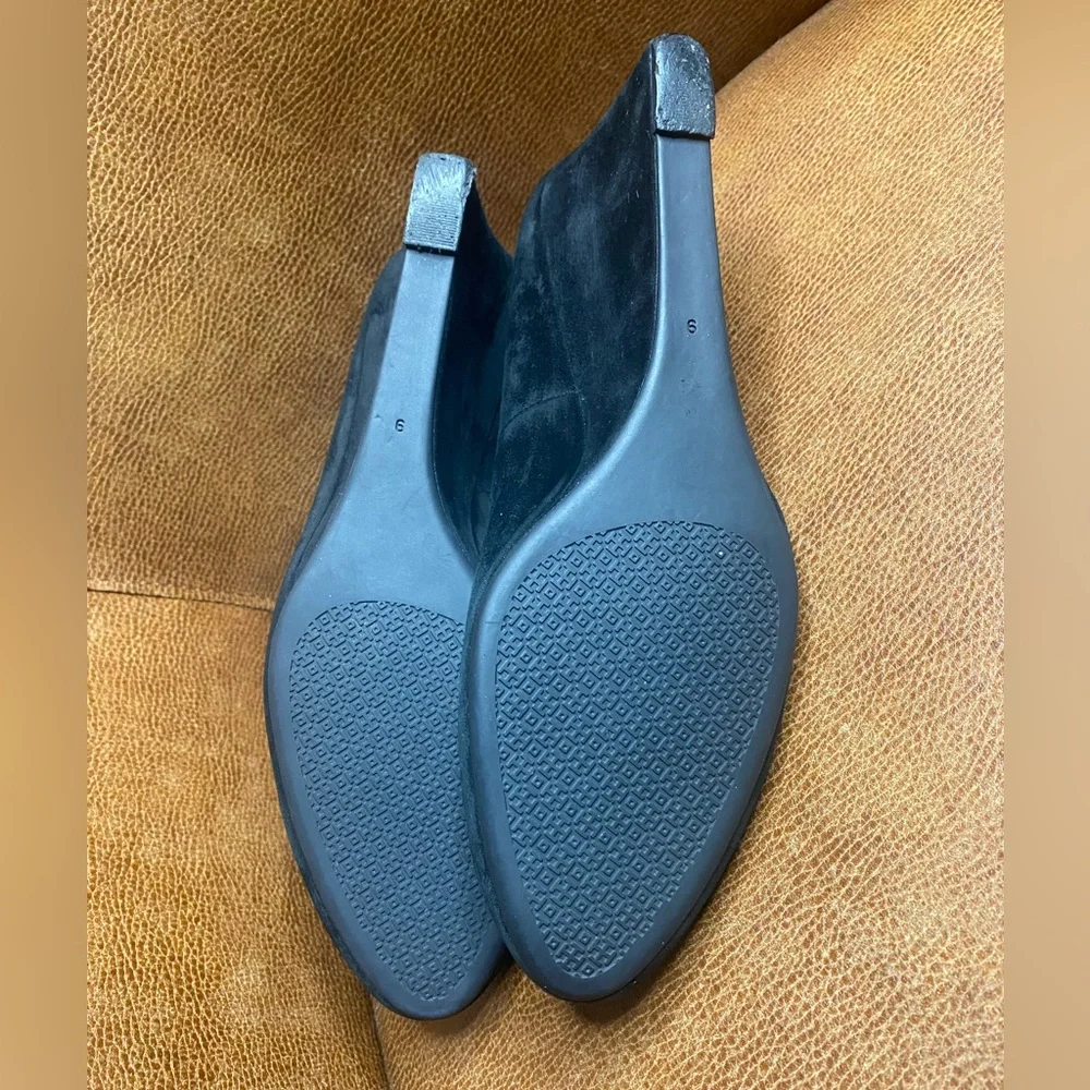 Tory Burch Black Suede Wedge Flats / Pumps - Size 9